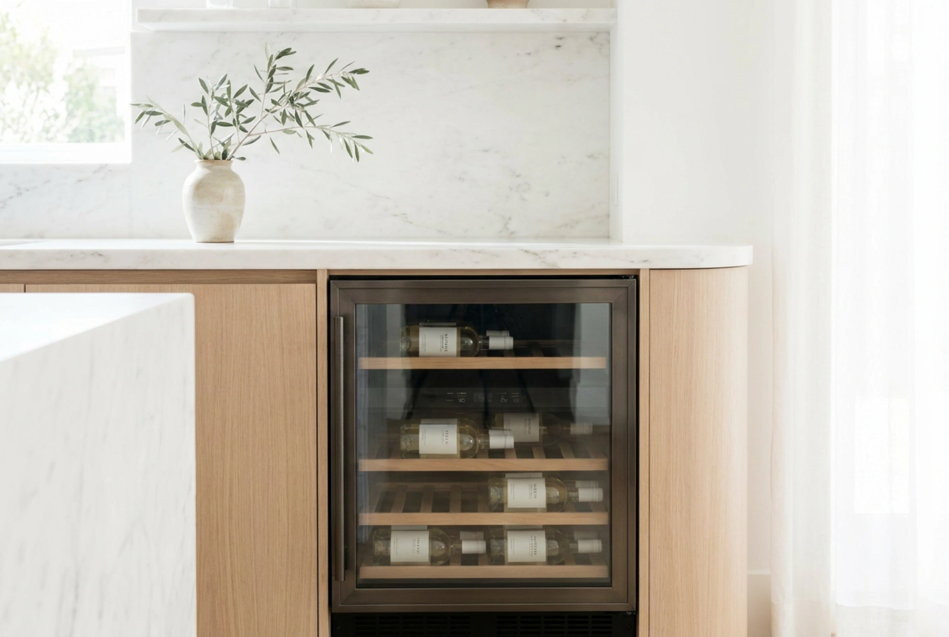 Método comprovado para limpar adega de vinhos de embutir