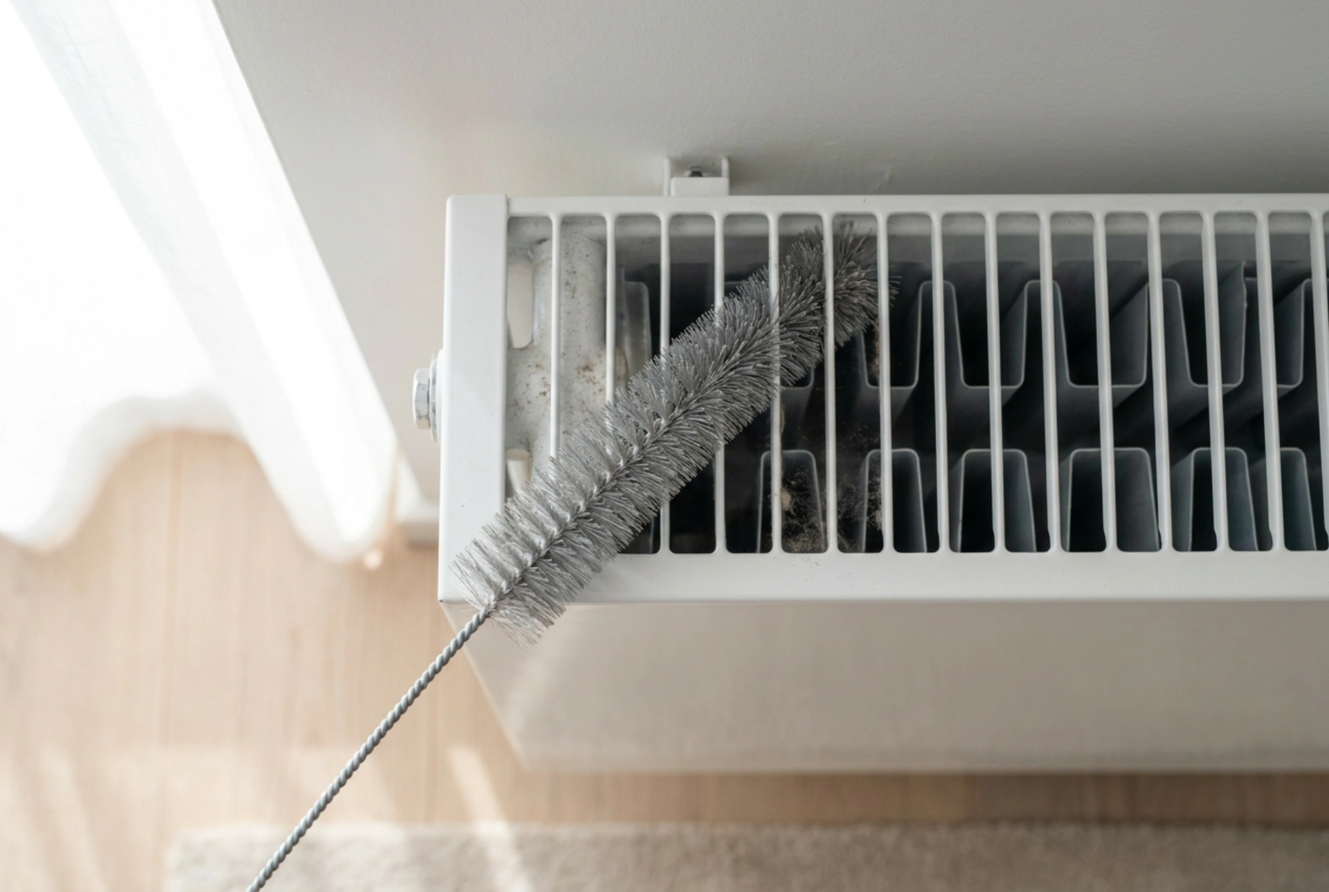 Perak e vez aesoc'h netaat ar poultrenn eus ar skindorien gant ur broust-radiator